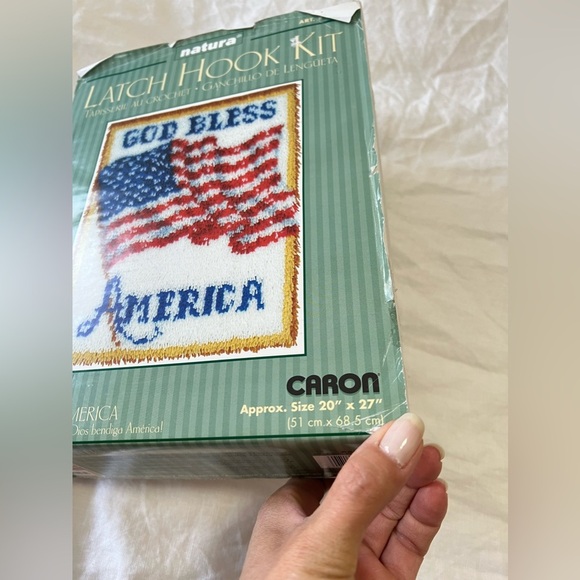 Caron Natura Latch Hook Kit | God Bless America Flag | 20 x 27 | Vintage NEW - Picture 6 of 8